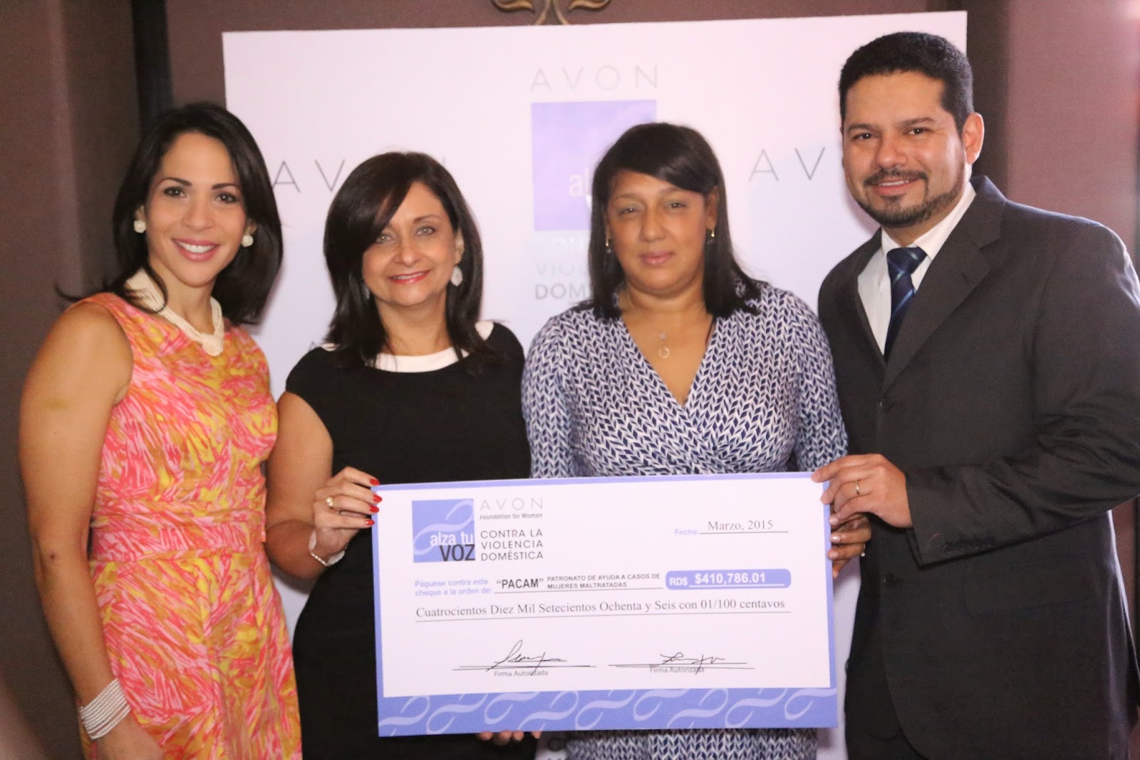 Avon entrega donativo al PACAM