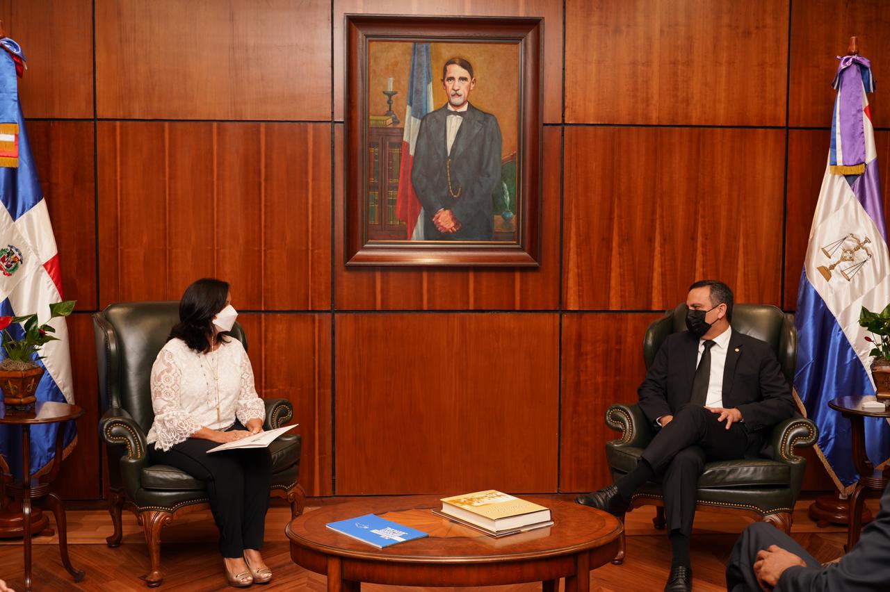 Presidente Suprema Corte de Justicia y presidenta Pacam conversan sobre acceso a la justicia de mujeres.