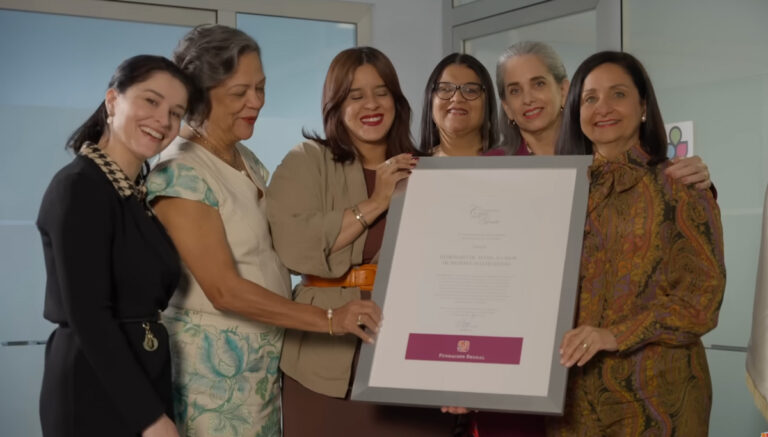 Lee más sobre el artículo Recibimos el Premio Brugal Cree en su Gente, categoría Salud